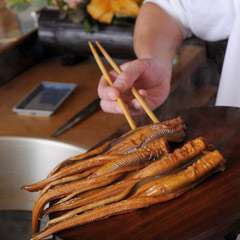 羽田沖の新鮮な穴子、味もさることながら香りも抜群です