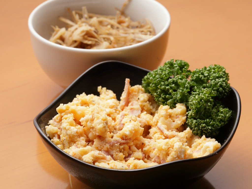 バランスのとれた手料理に、ほっとひと息つけそうな店です