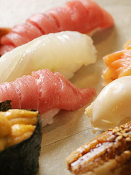 天然ものにこだわったネタは美味いこと間違いなし！