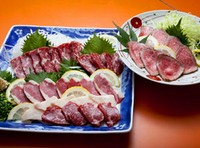 熊本より直送した新鮮な馬刺し