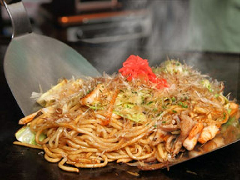 魚介類と豚肉、野菜がたっぷり入った「ミックス焼きそば」