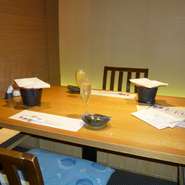 個室の掘りごたつ席は、時間を忘れお話をしていただくのに
ぴったり！！
ソファー席もご用意ございますので、お子様連れでも安心です。