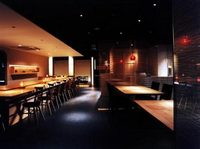 ほんのり灯るダウンライトに照らされた大人の空間です。