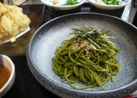 〆に麺類やお茶漬けでサラッと召し上がれ
焼きおにぎり(二ケ)　715円　お茶漬け(香の物付き）各種 715円　茶そば　770円　季節の炊込み土鍋ご飯セット　1,870円＊ご提供に50分ほどお時間を頂戴してございます