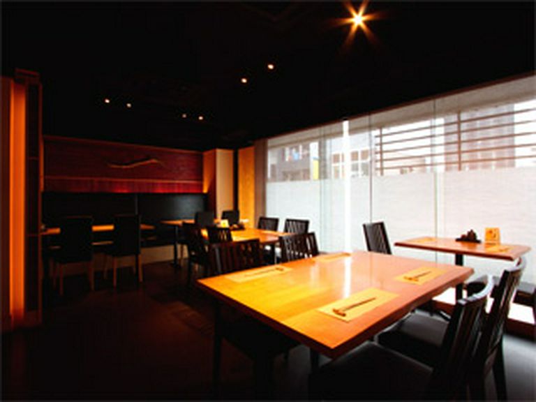 和風モダンテイストの店内