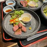 黒毛和牛と季節の素材を職人の技で仕上げた会席コースです。