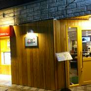 早朝まで営業。ドリンク、フードからデザートまで充実。