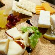 本日のチーズの中から、お勧めの3品をチョイス