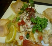 ぷりぷりの海老を6尾、まろやかなマヨソースとスイートチリソースを絡めていただきます