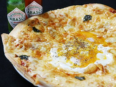 とろとろ卵と生ハムのPizza