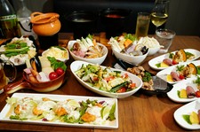 今年の鍋コースはお一人様ずつ選べる鍋と飲み放題120分！