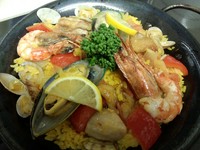 人気のパイ包み焼きやパエリアを入れたコースです