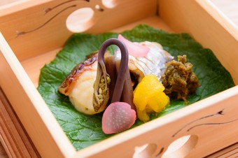 『焼き物　タチウオの紫蘇味噌焼きと銀ぽうの西京焼き』