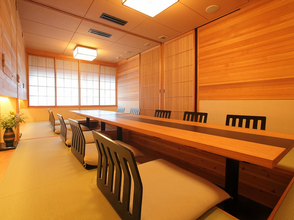 中規模の会合に最適な掘りごたつ個室
