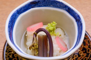 食材を生かすダシが決め手の「煮物」『サメガレイの道明寺蒸し』