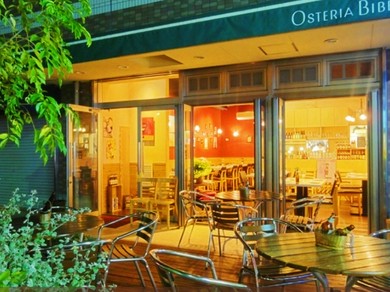 開放的なオープンテラスでイタリアン＆クラフトビール！