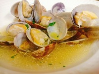 大粒で良いアサリが入荷した時のみのメニュー！
ほろ苦いビールの風味とアサリの旨味が出たスープでさらにビールがすすみます！！