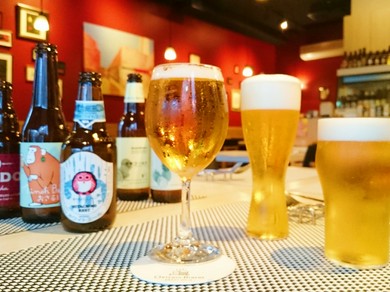 全国各地から厳選した日本のクラフトビールが気軽に楽しめる