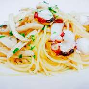 ・サラダ・自家製フォカッチャ・本日のパスタ（3種類からチョイス）・食後のドリンク付き