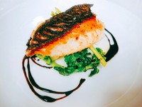 ・サラダ・自家製フォカッチャorライス・本日のお魚料理・食後のドリンク付き