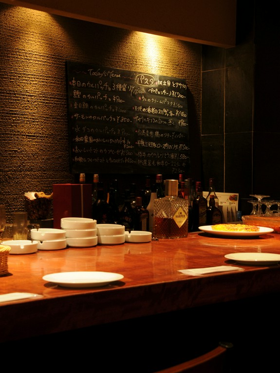 落ち着いた照明の素敵な店内です