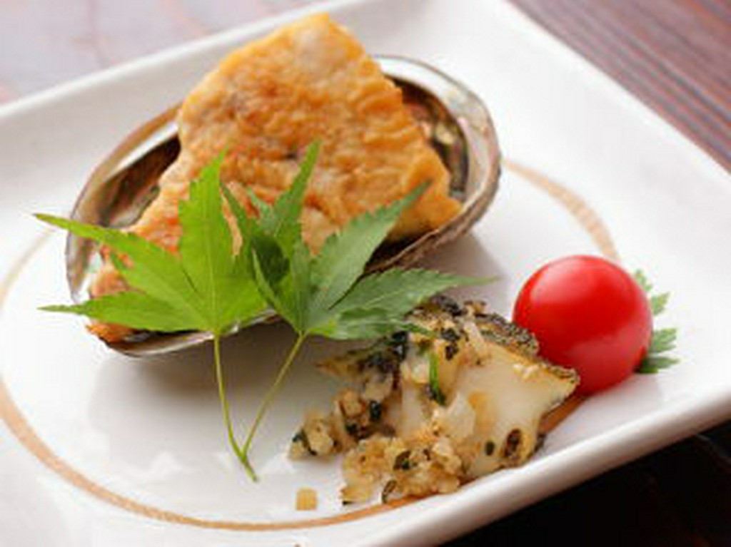 アワビのソテー　（コース料理一例）