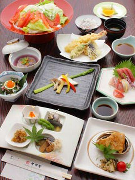 アワビが食べられる贅沢なコース