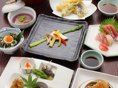 アワビが食べられる贅沢なコース