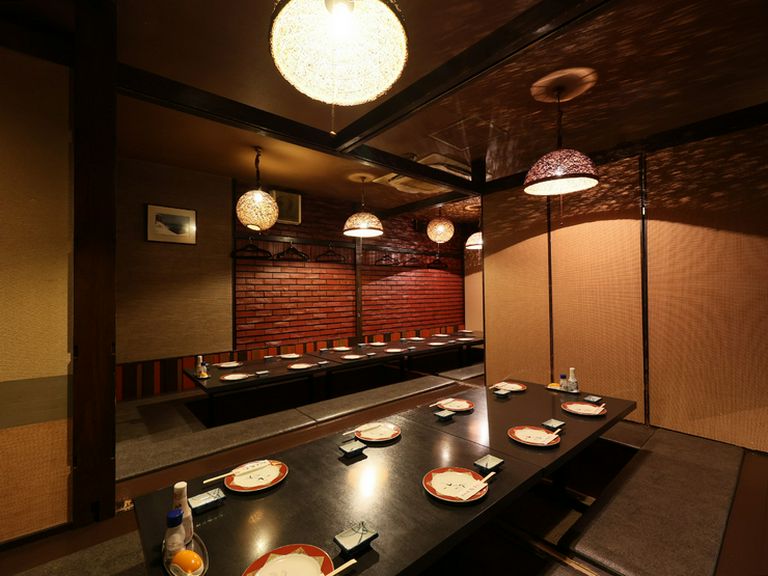 最大30名まで着席可能。各種宴会なら掘りごたつ式の座敷席