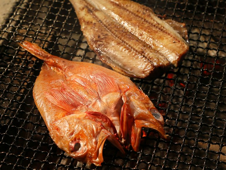 新鮮な魚介類をさまざまなスタイルで。料理に合うお酒と共に