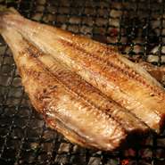 北海道周辺の海で獲れるほっけは、北海道で一番の漁獲量を誇る魚。シンプルに焼いた、柔らかく、ふっくらとした食感が人気のヒミツです。脂の乗った豊かな風味、芳醇な香りがたまらない一品。