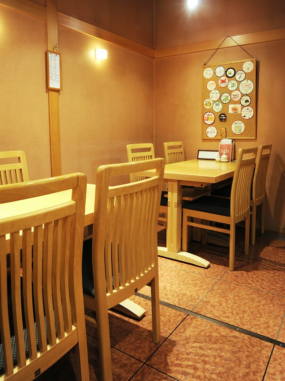 1階、テーブル席です。