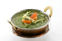 ほうれん草とモモ肉のカレー