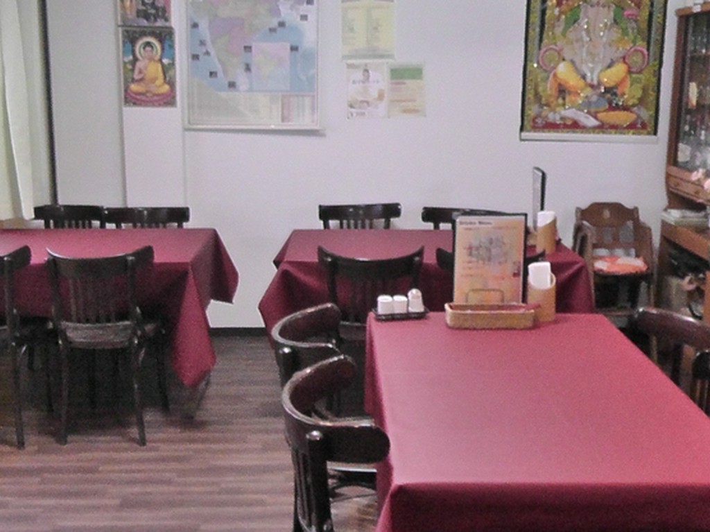 本場の雰囲気を味わえる広々空間♪