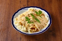 だんご汁に使うだんごを茹でて、きな粉と砂糖をまぶしたデザート。
