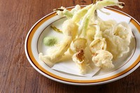 品種改良によって臭いを抑えた特別なにんにくを使用した天ぷらです。