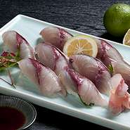 関サバを贅沢にもお刺身・お寿司でお召し上がり下さい。