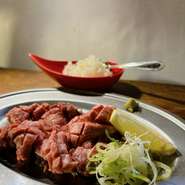 【豚タンスライス】この歯ごたえがやみつきに!

