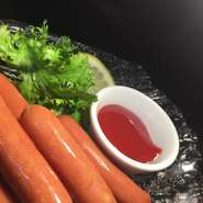 ついつい手を伸ばす旨さ！
パリッとプリッと肉屋のウインナー
