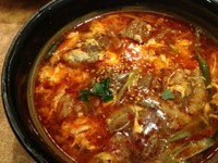 　　根強い人気のKAKI特製ぴり辛カルビ麺！