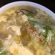 牛骨を8時間煮込んだ特製野菜クッパ