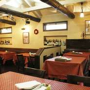 店内は落ち着きのあるインテリアでコーディネートされています。お食事や飲み物だけでなく、雰囲気全体で【地中海食堂　タベタリーノ】をご堪能ください。