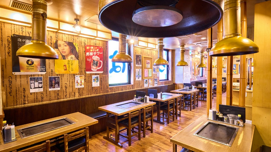 リラックスして食事を楽しめる店内