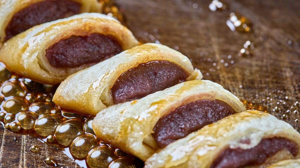 鉄板上で焼く、熱々の和スイーツ『あんこ巻き』