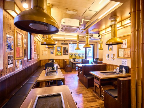 全席ダクト付きの店内