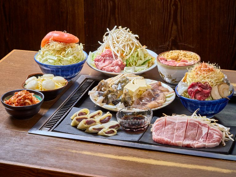 人気メニュー目白押し。友人との集いに嬉しいコース