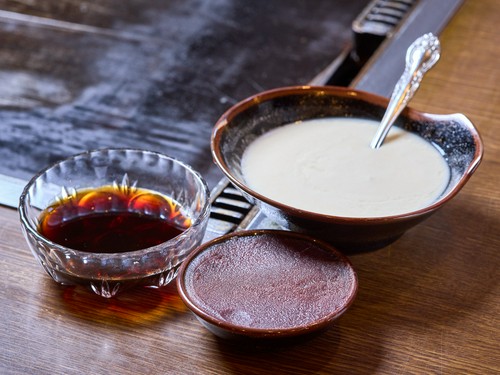 黒蜜でいただく鉄板スイーツ、あんこ巻