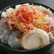 100種にも200種にもなるトッピングの組み合わせが楽しめるのも“もんじゃ”の魅力です！