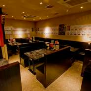 店内は6名様席が基本。2名様ならゆったりと…、6名様ならみんなでワイワイ楽しんでください。