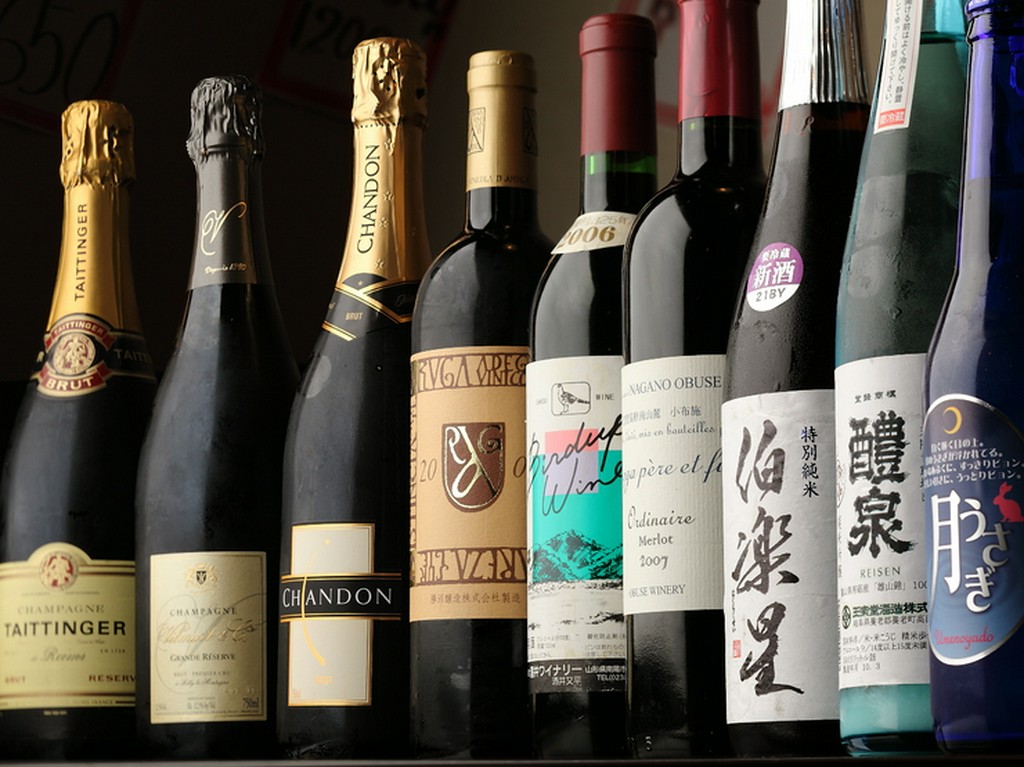 店主自らセレクトしたお酒で、リッチな気分でもんじゃをどうぞ